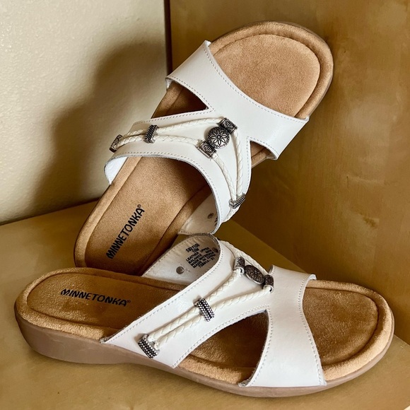 Minnetonka Shoes - Minnetonka Women's Silverslide White Slide Sandals with Silver Metallic Accents